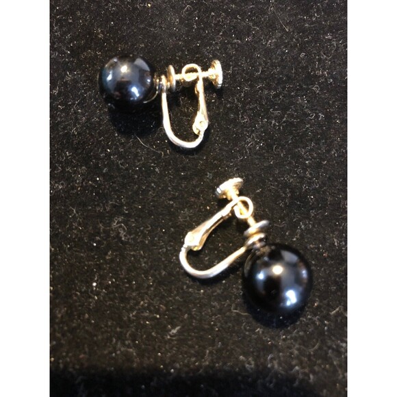 Vintage Marvella Black & Gold Screw Back Clip On Earrings - Picture 4 of 4